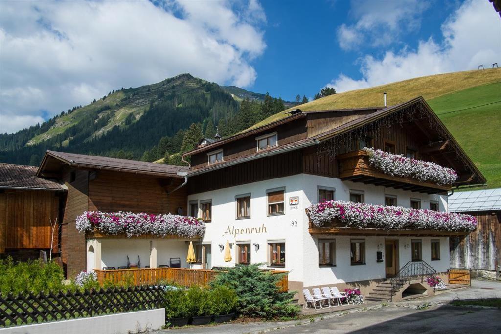 Gastehaus Alpenruh Apartamento Holzgau Exterior foto